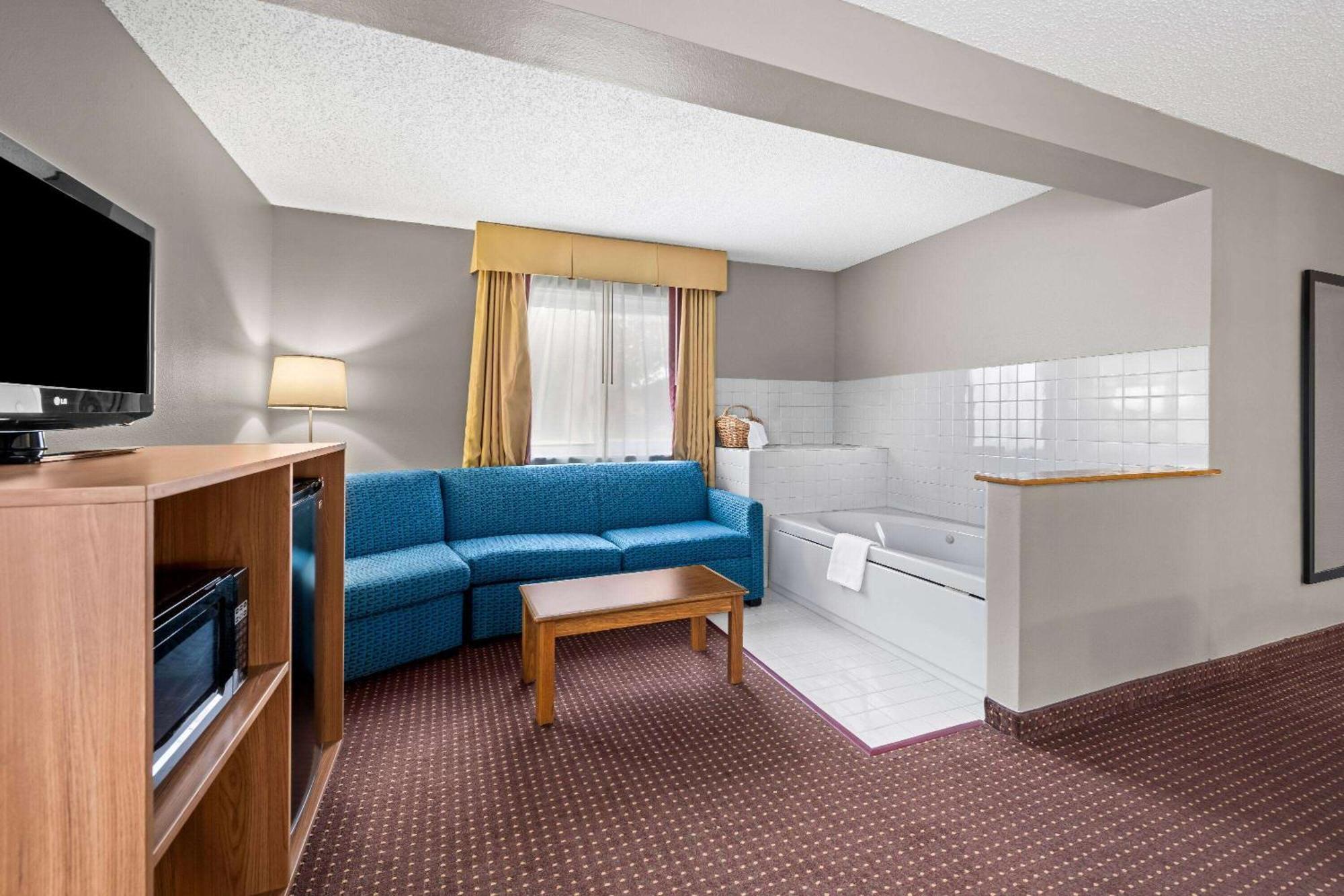 Super 8 By Wyndham Waverly Exteriér fotografie