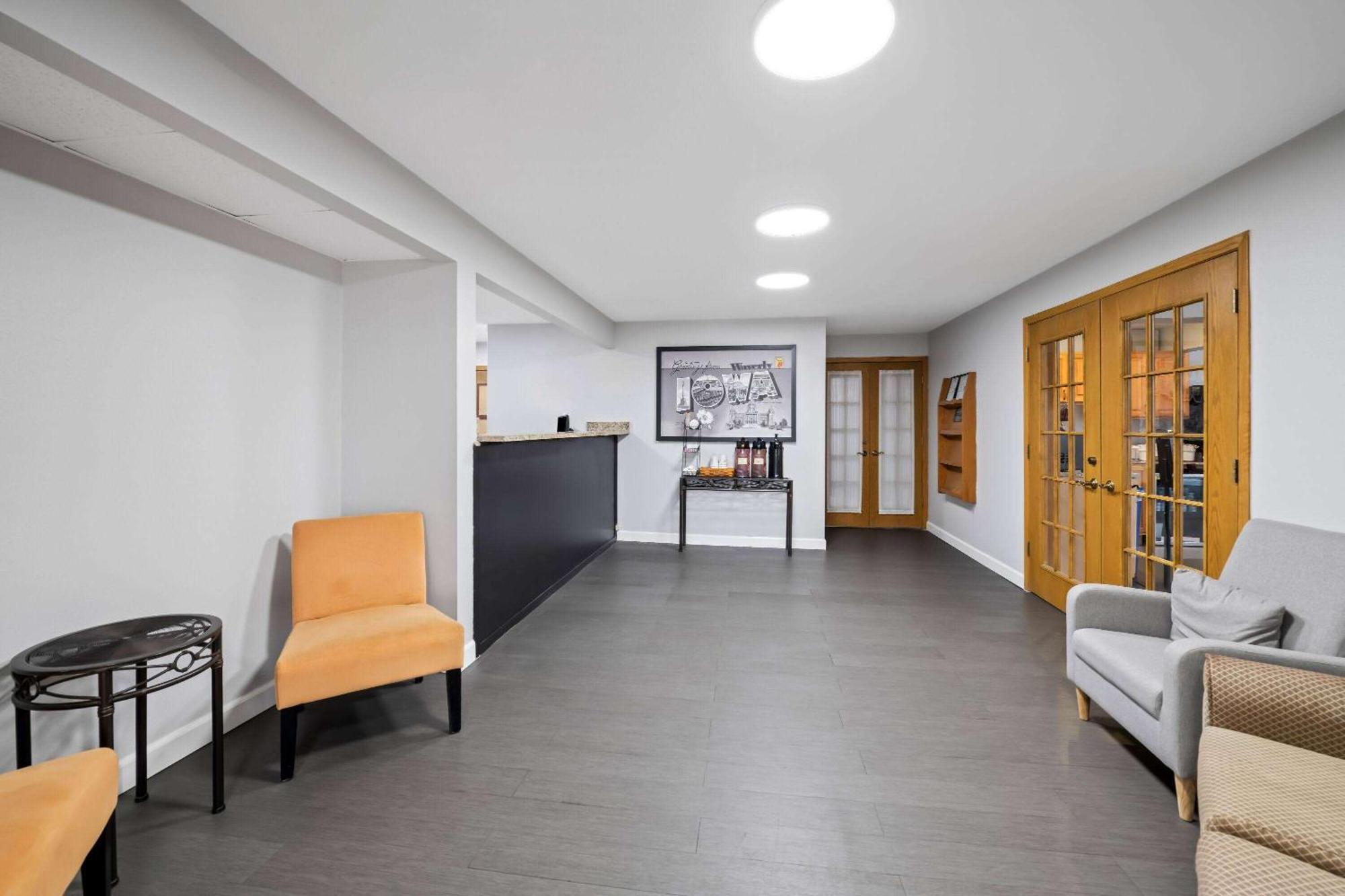 Super 8 By Wyndham Waverly Exteriér fotografie