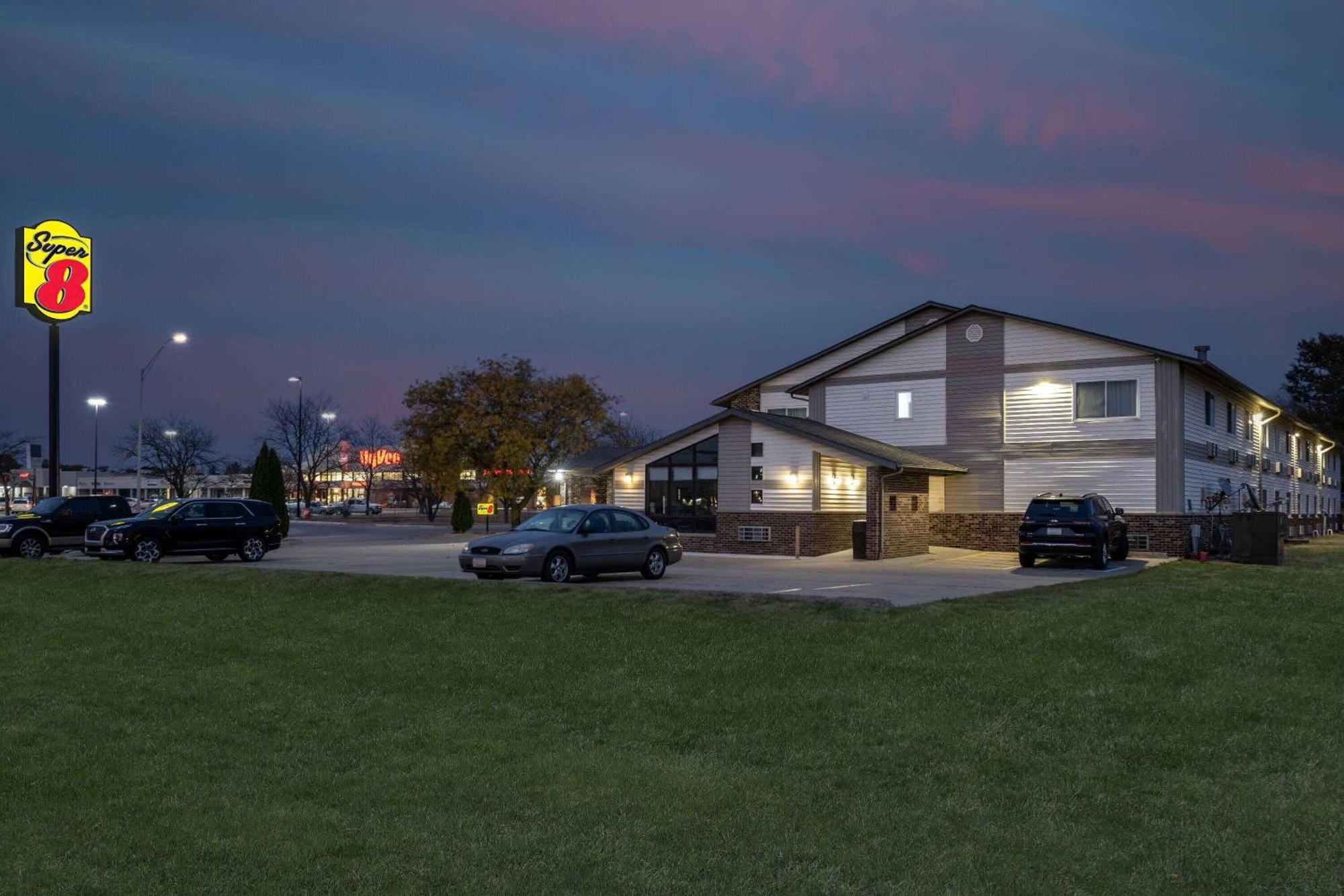 Super 8 By Wyndham Waverly Exteriér fotografie
