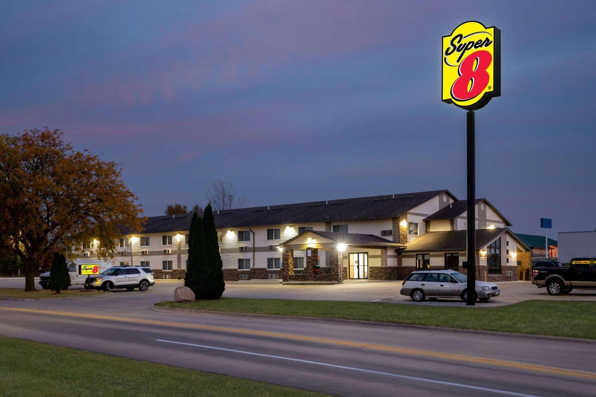 Super 8 By Wyndham Waverly Exteriér fotografie