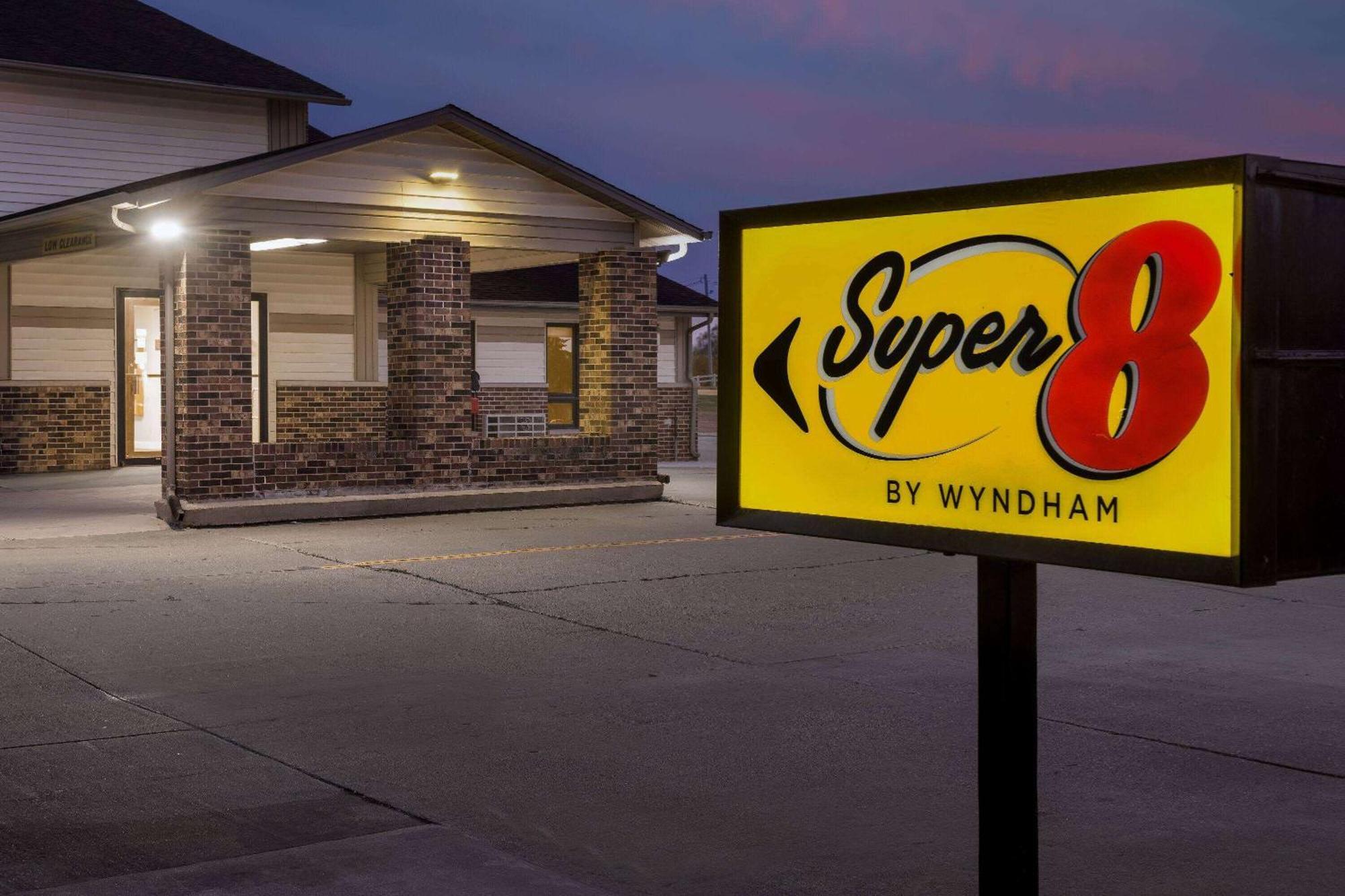 Super 8 By Wyndham Waverly Exteriér fotografie